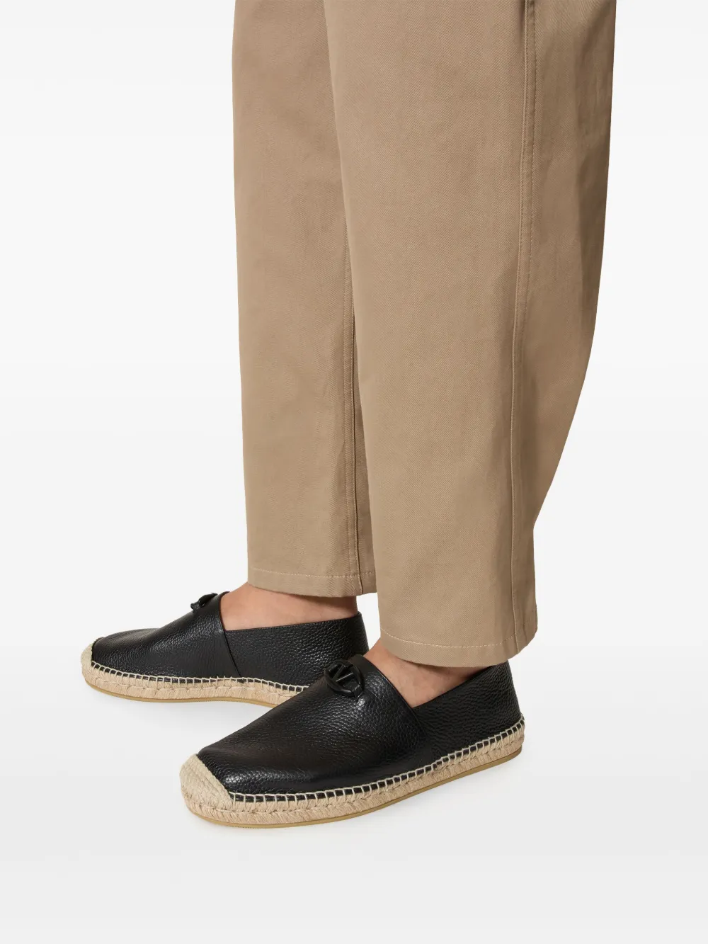 サンダル VALENTINO GARAVANI Black Leather Vlogo Espadrilles Valentino Garavani Black Leather Vlogo Espadrille – LOZURI®