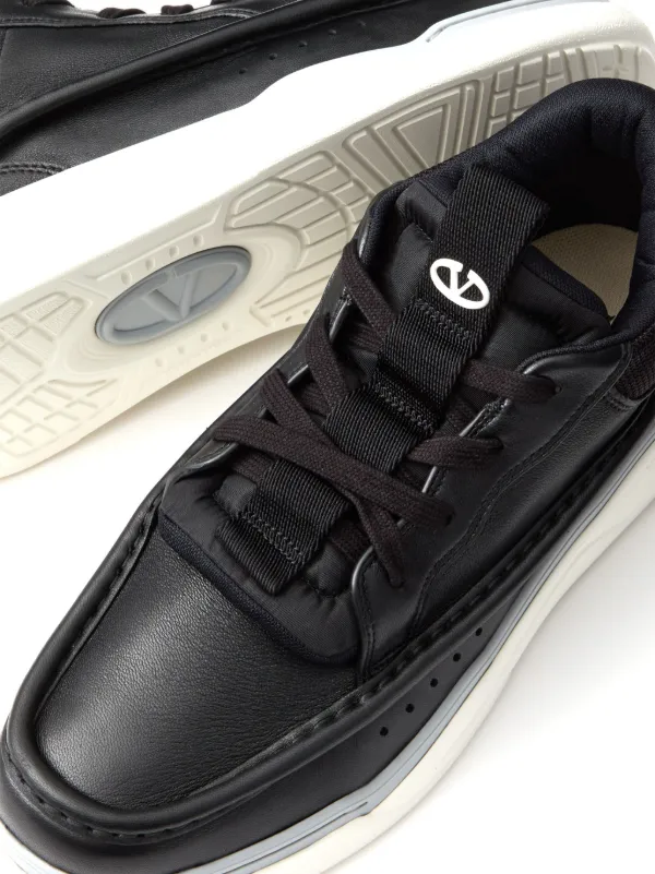Valentino Garavani ローカット レザースニーカー | ブラック | FARFETCH JP