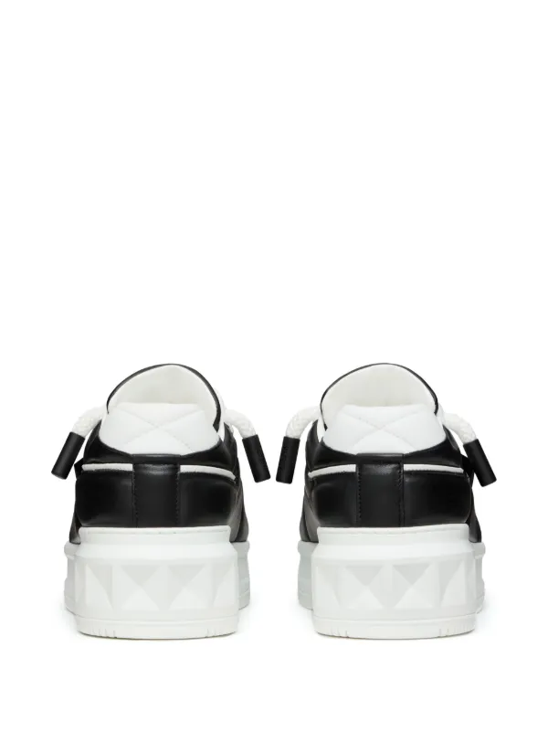 Valentino Garavani ワンスタッズ XL スニーカー | ホワイト | FARFETCH JP