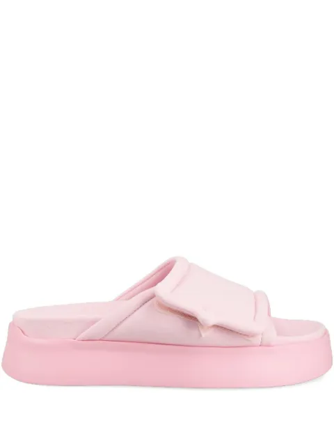 Chiara Ferragni flip flops con plataforma