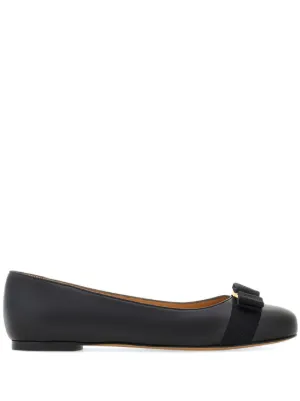 Ferragamo ニュー ヴァラリボン フラットシューズ | ブラック
