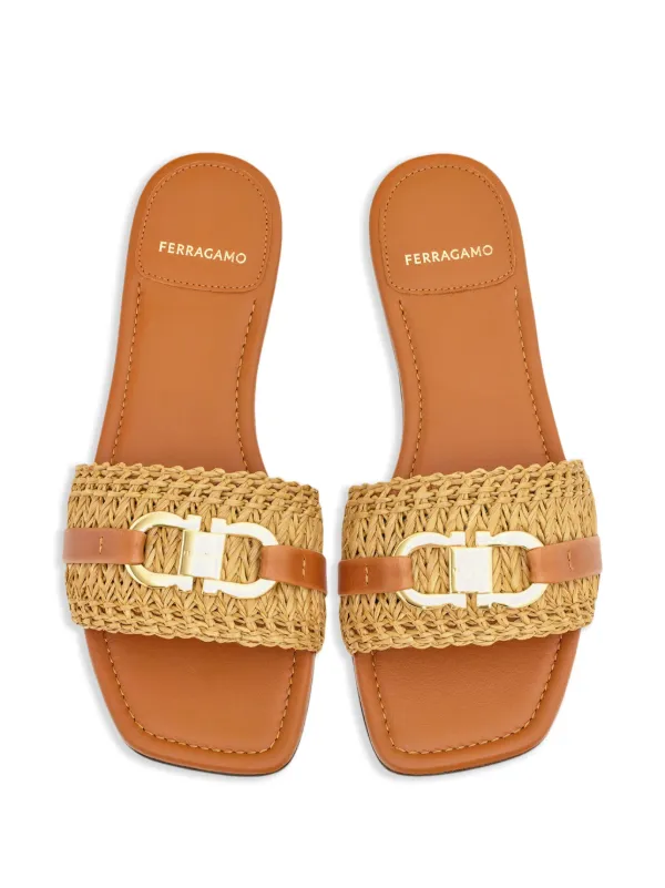 【送料&関税込】Ferragamo Erne Gancini Brown Sandals Ferragamo Gancini Flat Sandals | Brown | FARFETCH