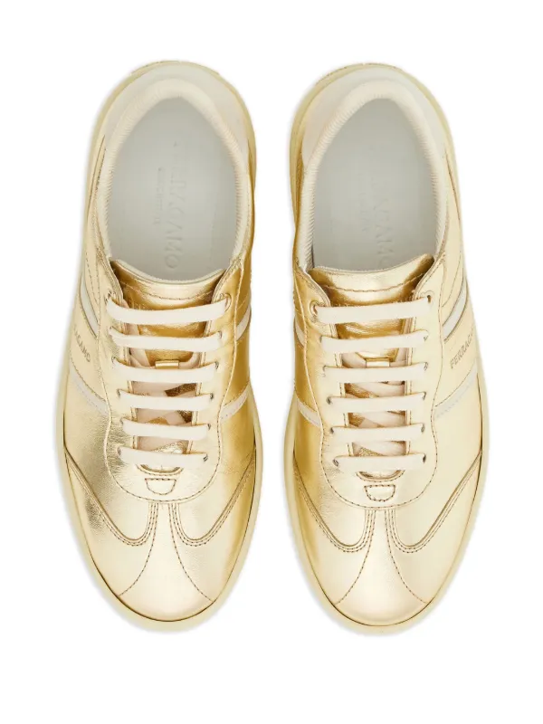 Low top sneaker with Gancini outline