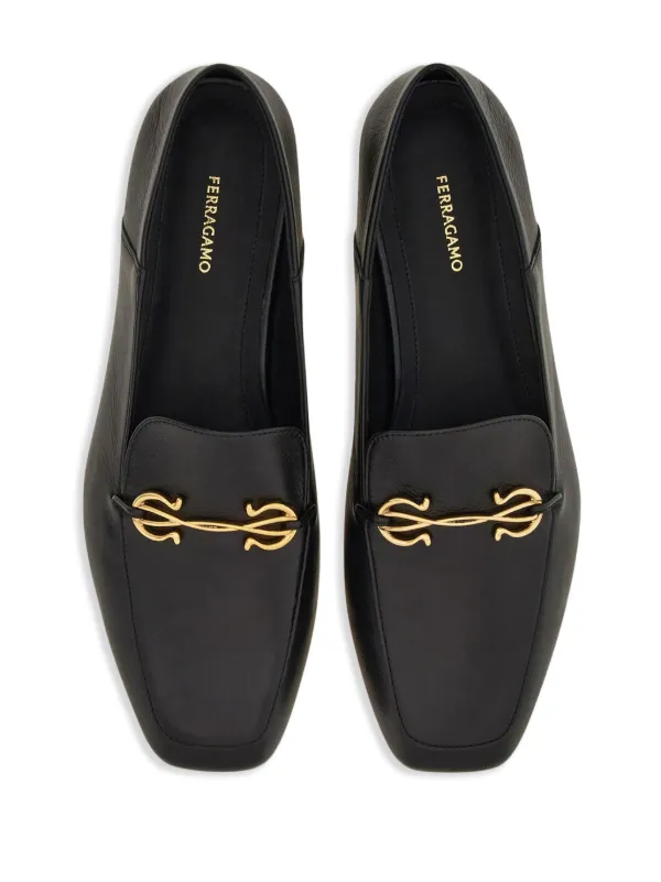 【関税込み】Ferragamo ブラック Gin Lux ローファー Ferragamoのブラック Gin Lux ローファーがセール中