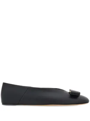 Ferragamo ニュー ヴァラリボン フラットシューズ | ブラック