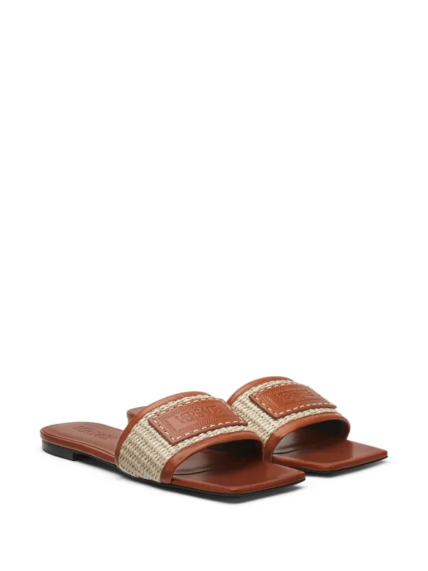 VERSACE/バロックラフィアスライド サンダル Versace Theia Barocco Raffia Slides | Brown | FARFETCH