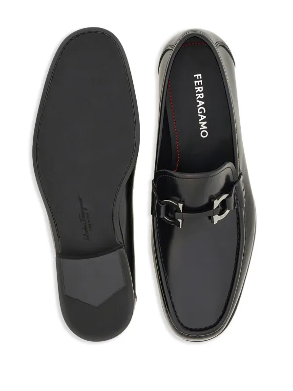 【関税込み】Ferragamo ブラック Gancini ローファー Ferragamo Gancini-plaque patent-finish Loafers | Black