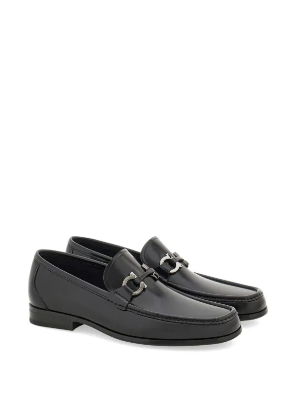 【関税込み】Ferragamo ブラック Gancini ローファー Ferragamo Gancini-plaque patent-finish Loafers | Black