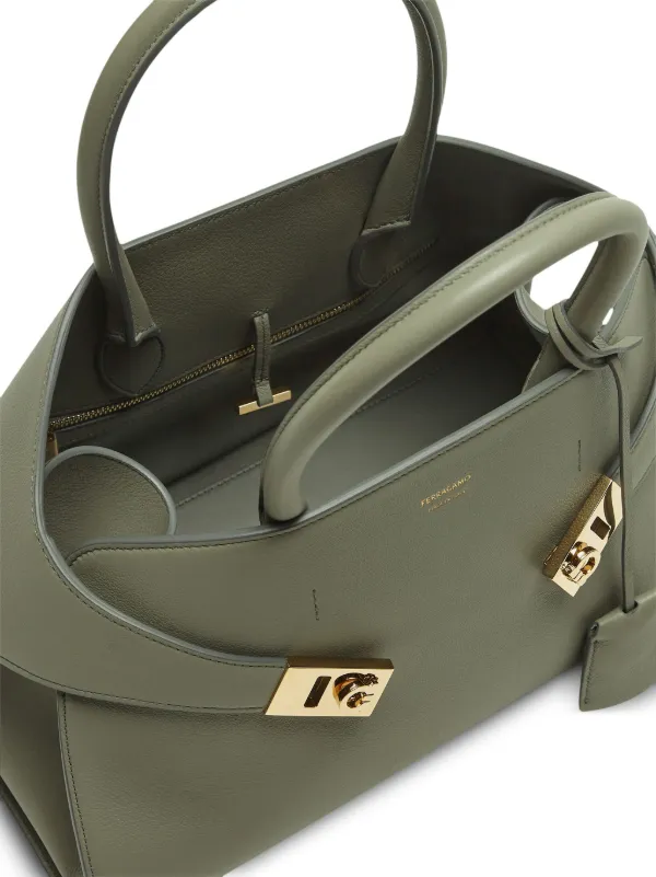 Ferragamo Hug レザーハンドバッグ S | グレー | FARFETCH JP