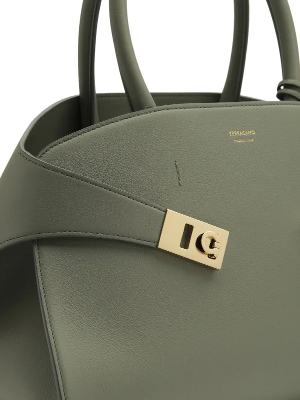 Ferragamo Hug レザーハンドバッグ S | グレー | FARFETCH JP