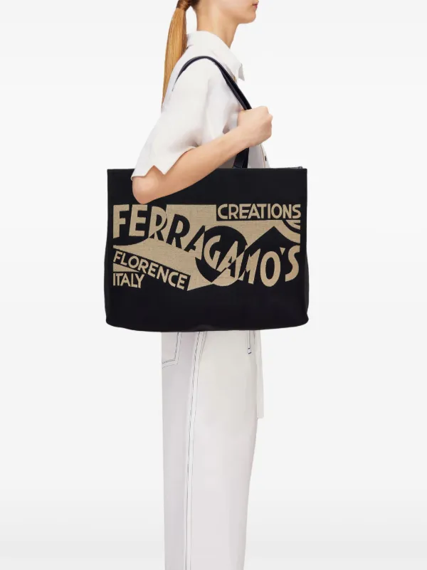 Ferragamo ロゴプリント ハンドバッグ | ブラック | FARFETCH JP