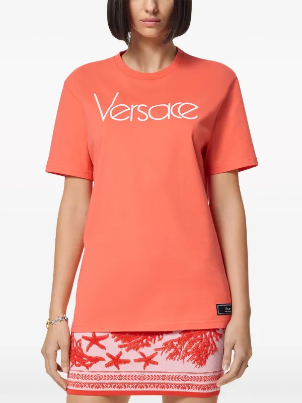 【送料 関税込】VERSACE 1978 Re-Edition ロゴ クロップ トップ 1978 Re-Edition Logo T-Shirt Black | VERSACE US