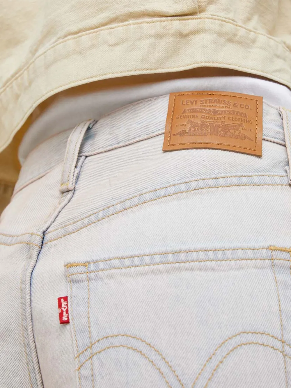 Levi's Ribcage Pocket Jeans In White