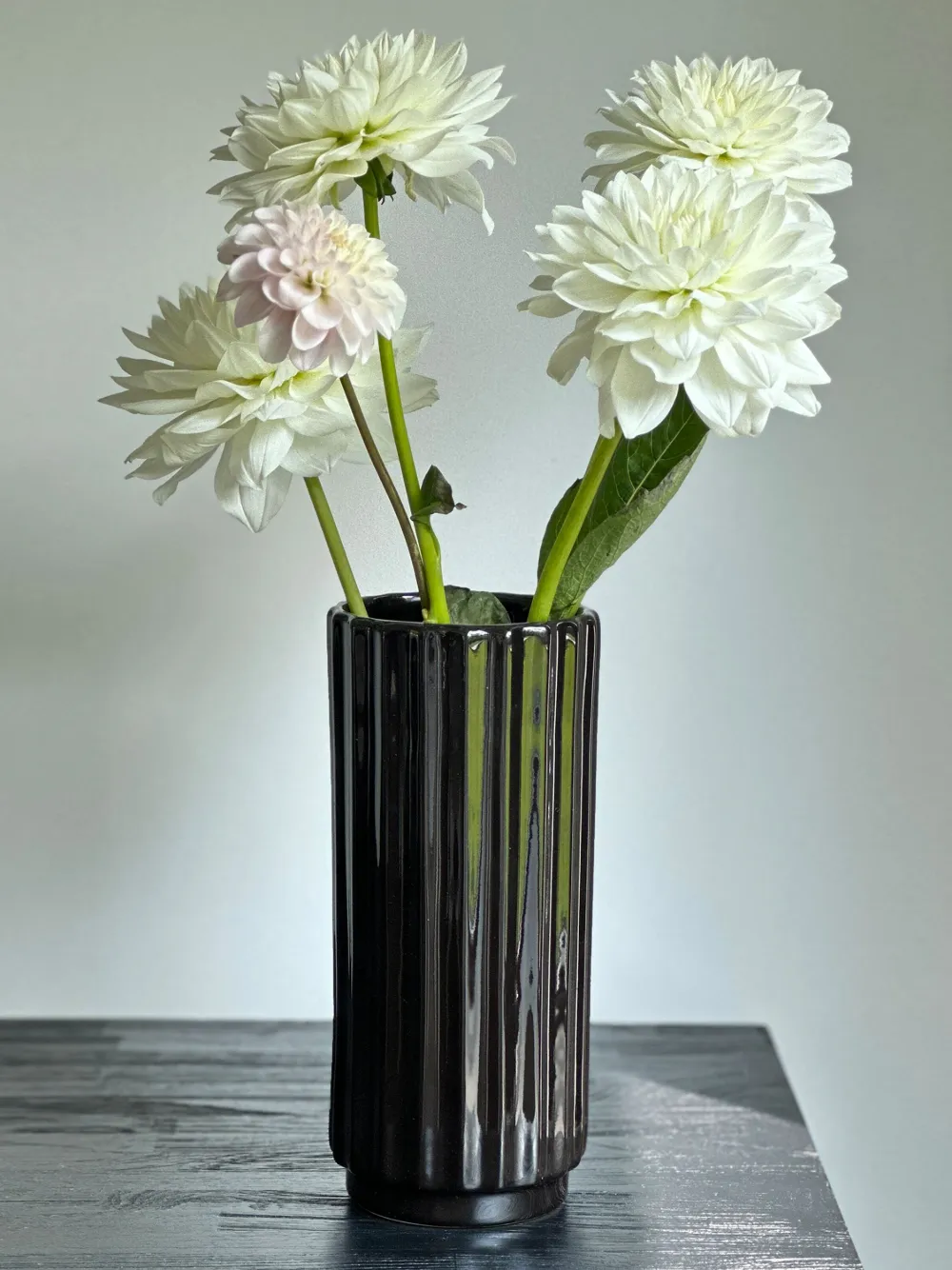 Xlboom Ikon Ceramic Vase (33cm X 15cm) In Green