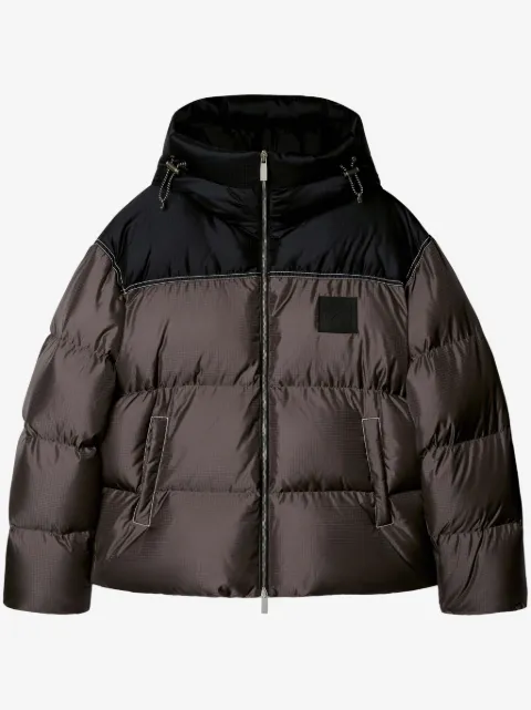 Off-White chamarra capitonada con parche del logo