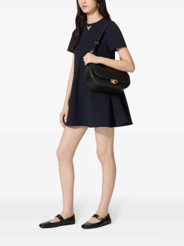 【VALENTINO】MEDIUM VALENTINO GARAVANI OVHAL SHOULDER BAG Valentino Garavani Medium Ohval Leather Shoulder Bag | Black