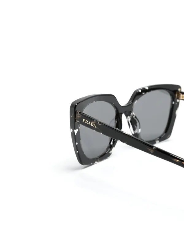 Prada Eyewear バタフライフレーム サングラス | ブラック | FARFETCH JP