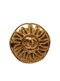 CHANEL Pre-Owned 1994 Chanel CC brooch - Gold