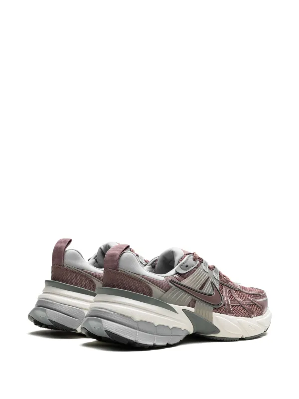 Mauve nike shoes deals