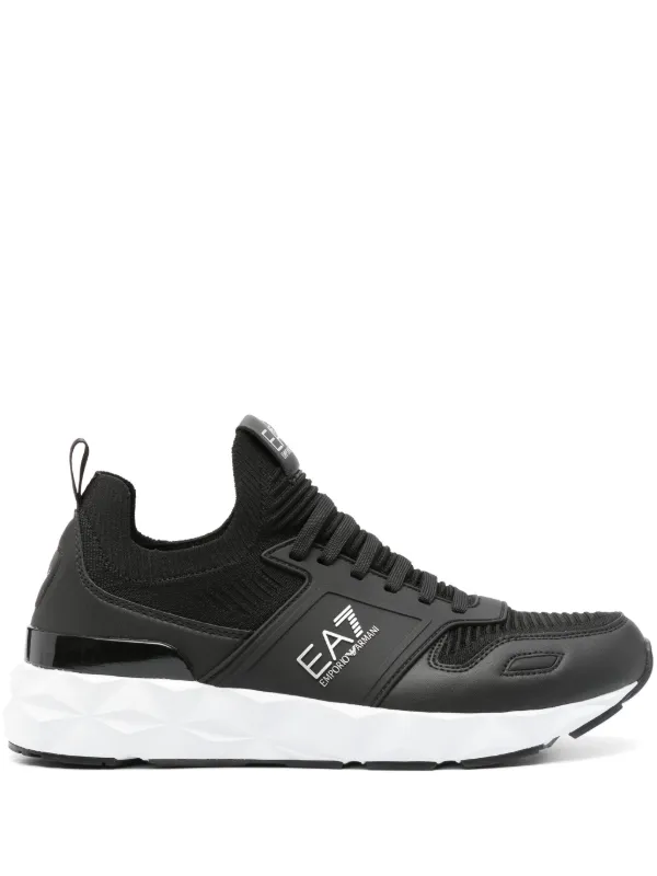 EA7 EMPORIO ARMANI スニーカー ブラック Ea7 Emporio Armani ロゴエンボス スニーカー | ブラック | FARFETCH JP