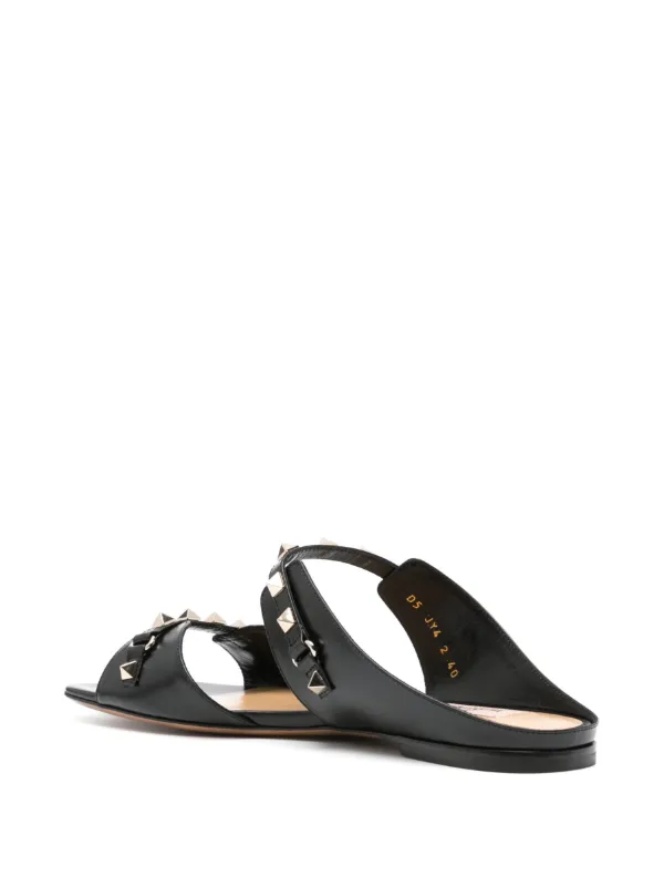 Valentino Garavani ロックスタッズ フラットサンダル | ブラック | FARFETCH JP