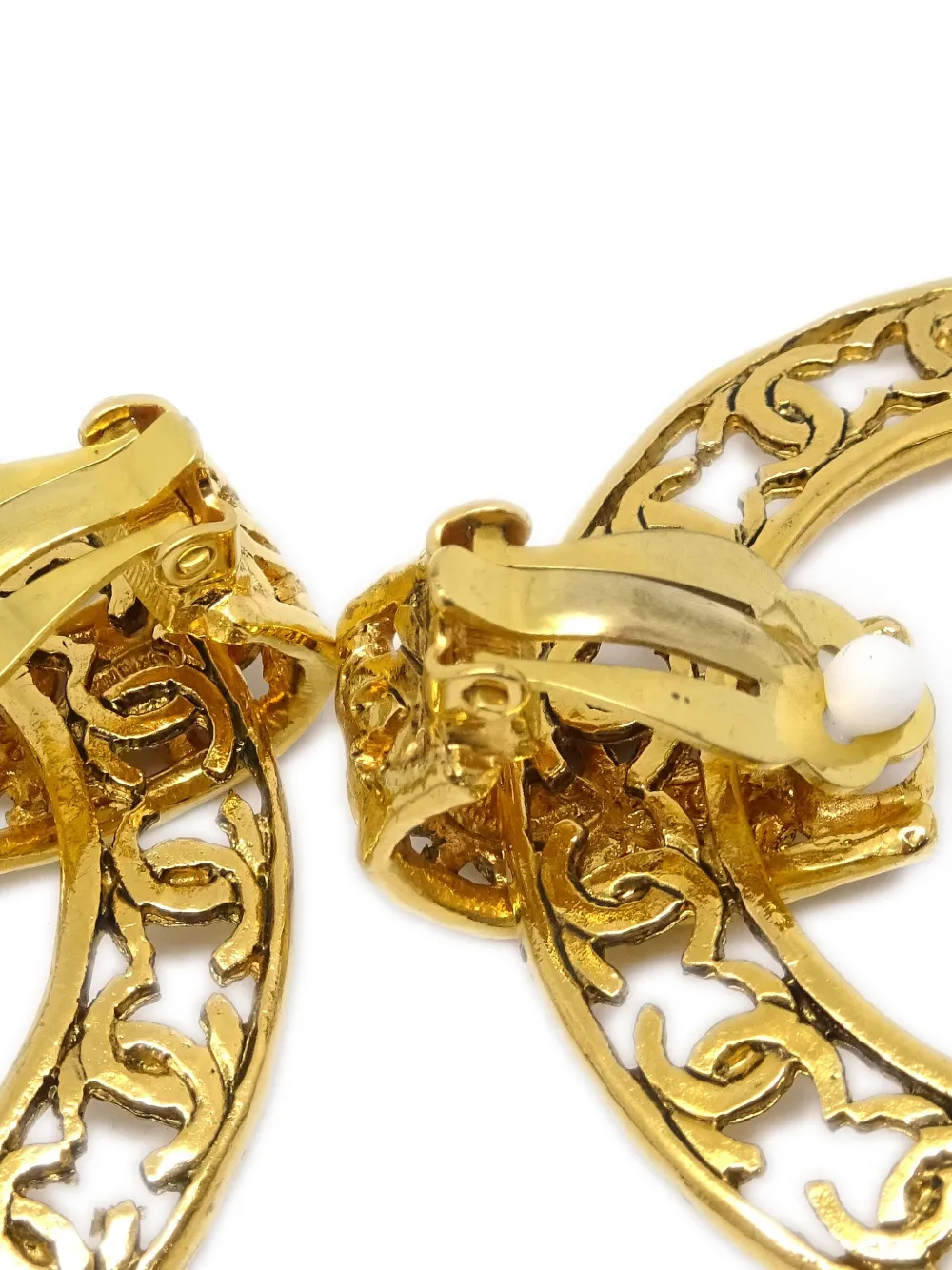 Pre-owned Chanel 1990s Dangle Hoop Clip-on Earrings In Gold