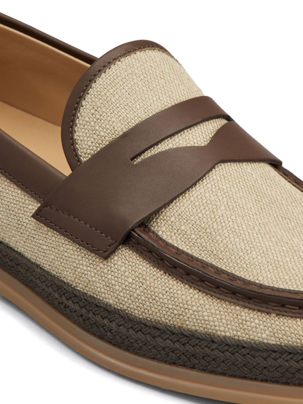 Tod's Leren loafers met logo-reliëf Beige