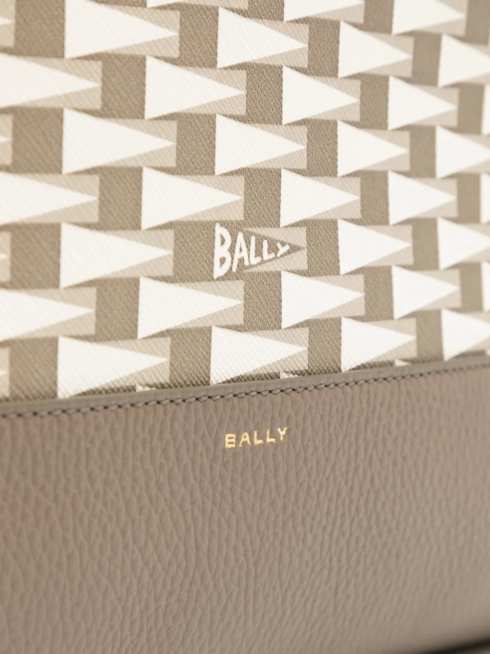 Bally Pennant shopper met vlakken Bruin