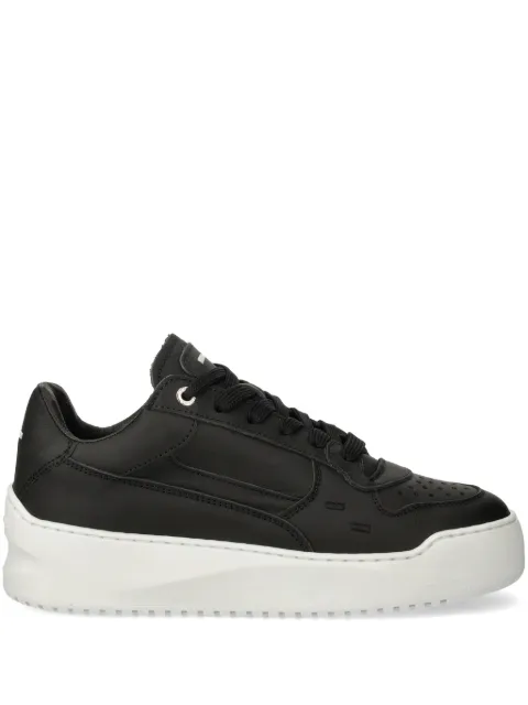 Filling Pieces tenis con detalle de perforaciones