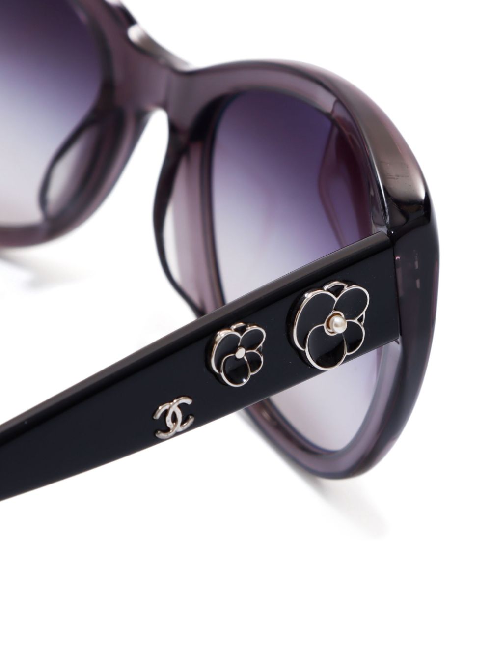 CHANEL 2000s Camellia cat eye-frame sunglasses Women