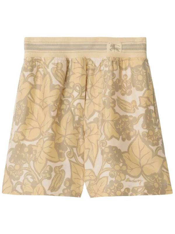 【関税&送料込】Burberry Printed Silk Shorts 23688350_53551319_600.jpg