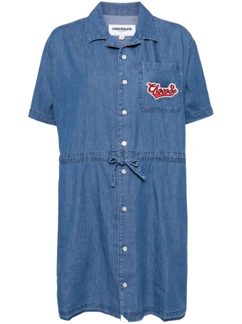 CHOCOOLATE logo-appliqué denim shirtdress
