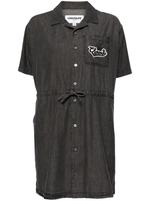 Robe-chemise en jean à logo appliqué - CHOCOOLATE - Modalova
