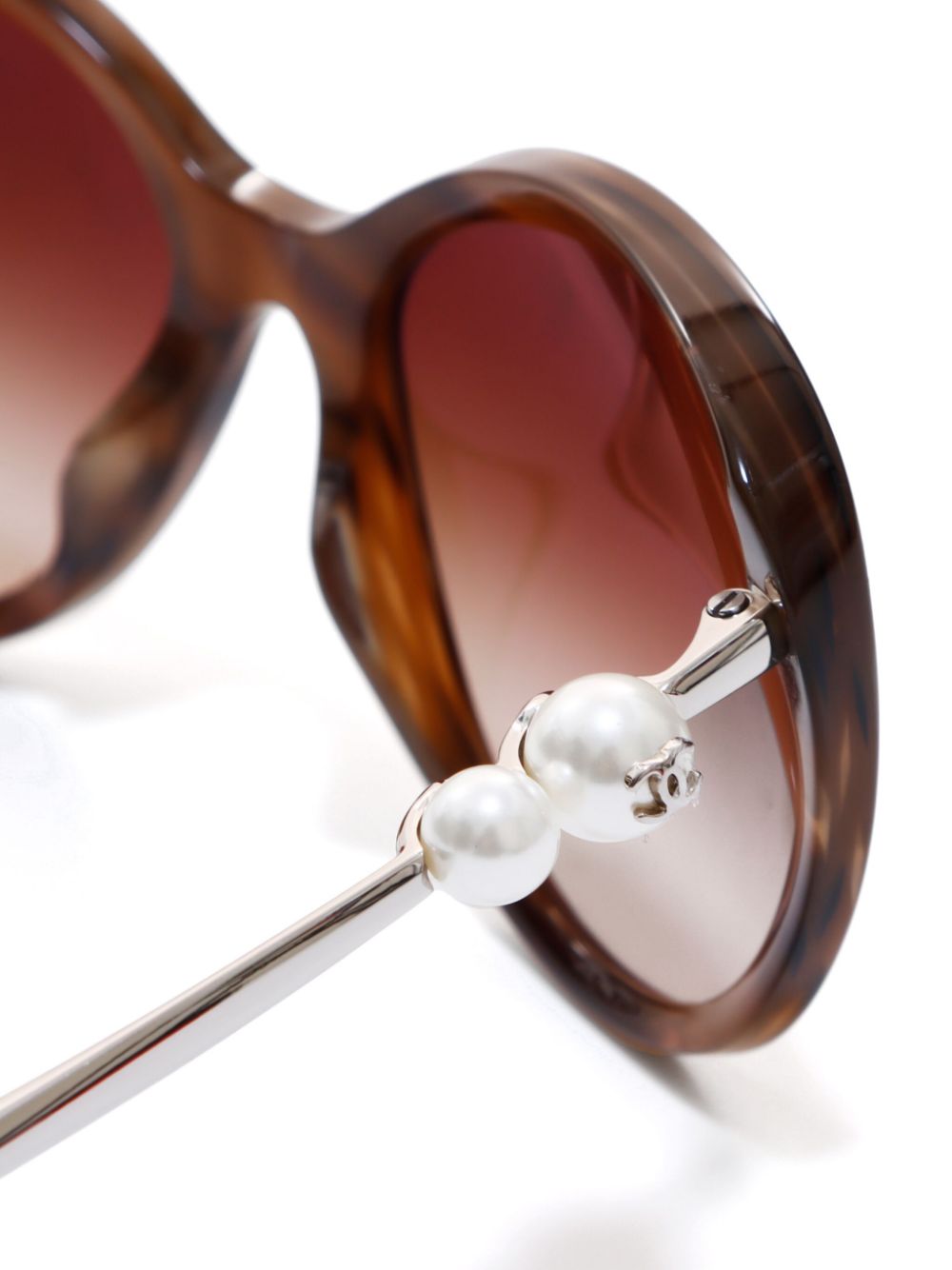 Pre-owned Chanel 2000s Faux-pearl Detailing Gradient Sunglasses In Brown