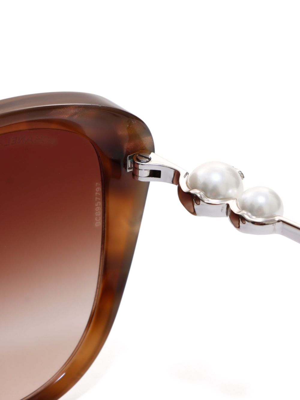 Pre-owned Chanel 2000s Faux-pearl Detailing Gradient Sunglasses In Brown