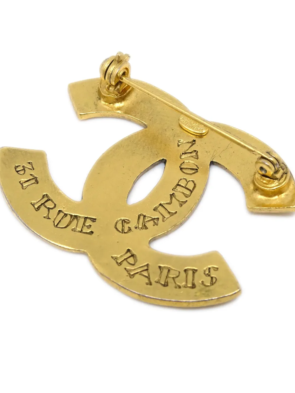Pre-owned Chanel 1999 Cc Logo-engraved Brooch In Gold
