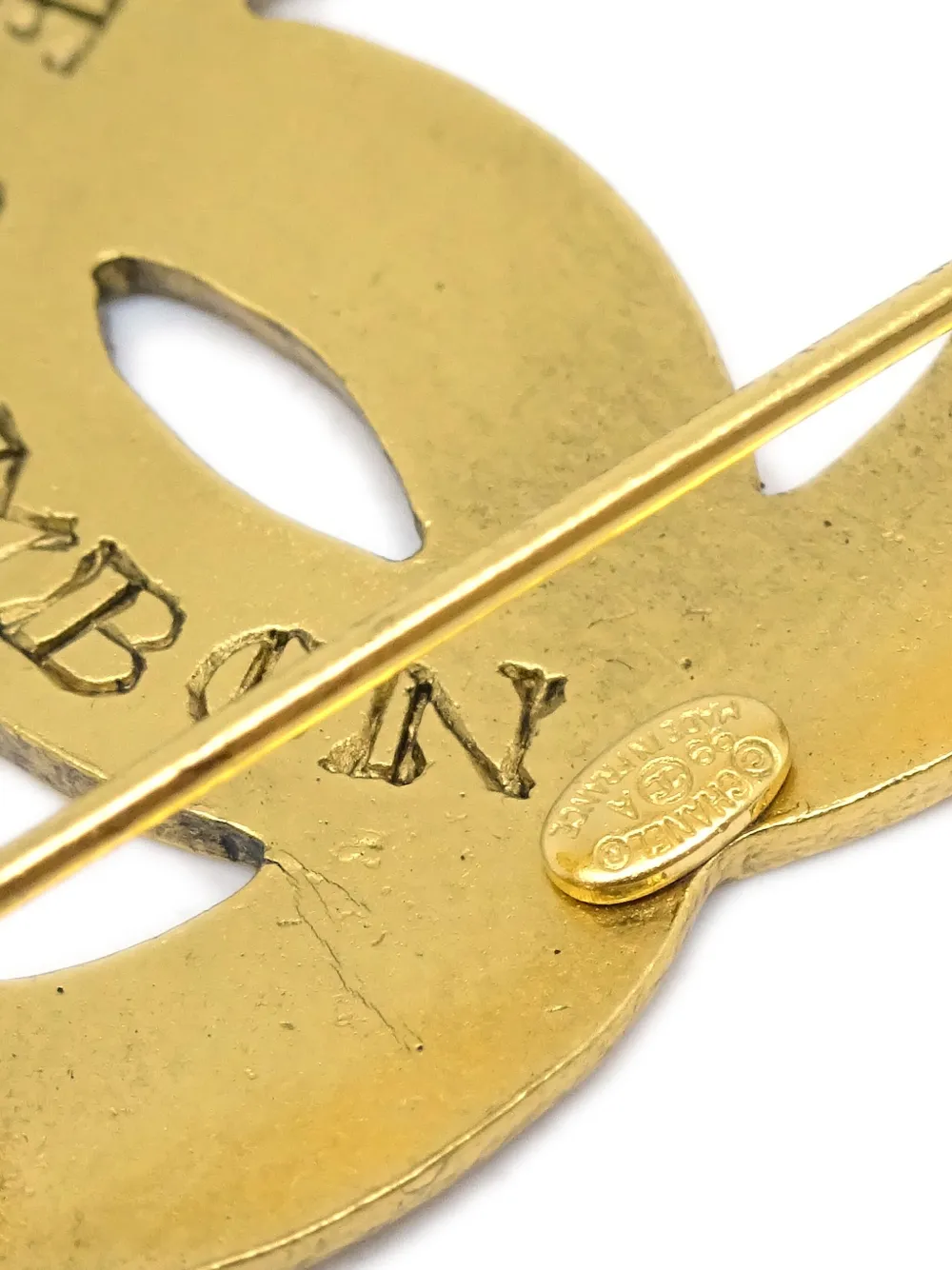 Pre-owned Chanel 1999 Cc Logo-engraved Brooch In Gold