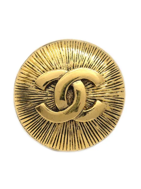 CHANEL Pre-Owned broche con logo CC en relieve 1990-2000