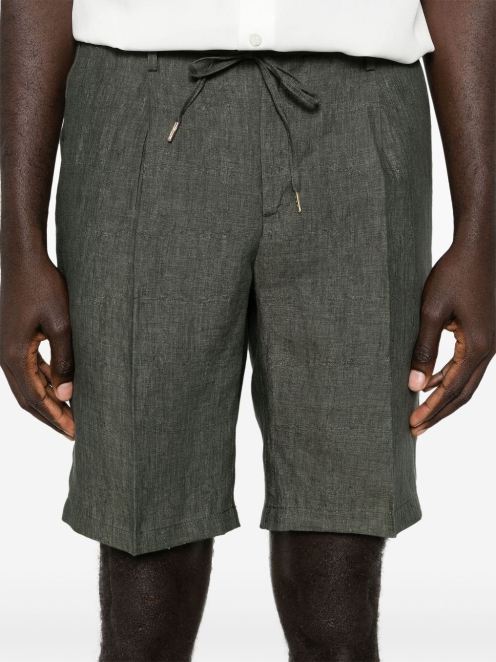 Shop Briglia 1949 Olbias Pleat-detail Linen Shorts In Grün