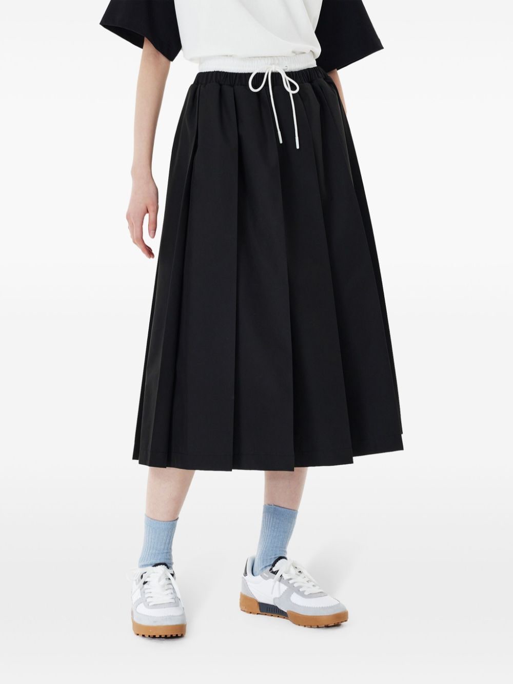 Shop Studio Tomboy Drawstring-waist Pleated Skirt In Schwarz