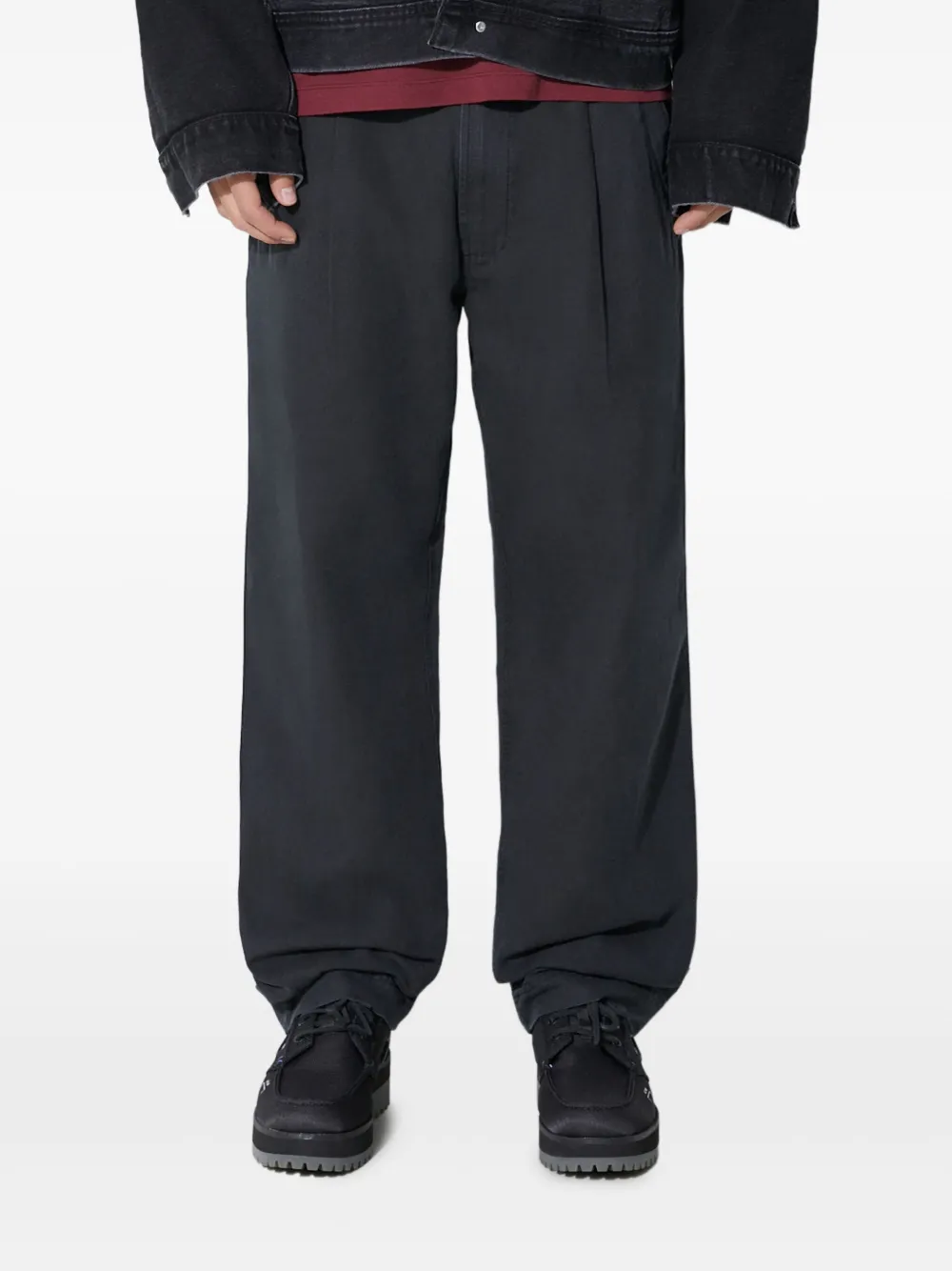 Maharishi pleated chino trousers Zwart
