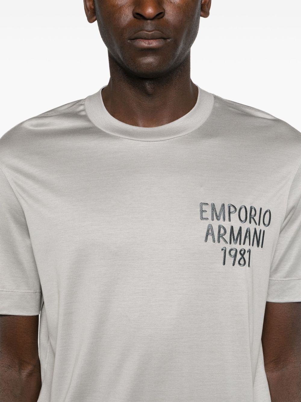 Emporio Armani T-shirt met geborduurd logo Grijs