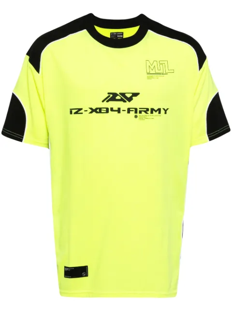izzue playera con estampado gráfico en contraste