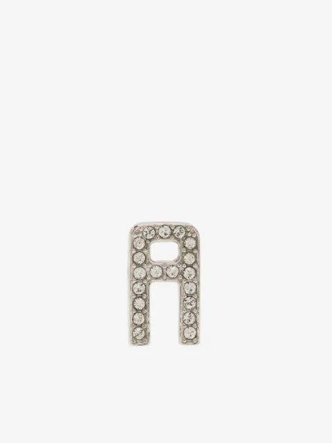 AMBUSH arete con placa del logo y detalles de cristal