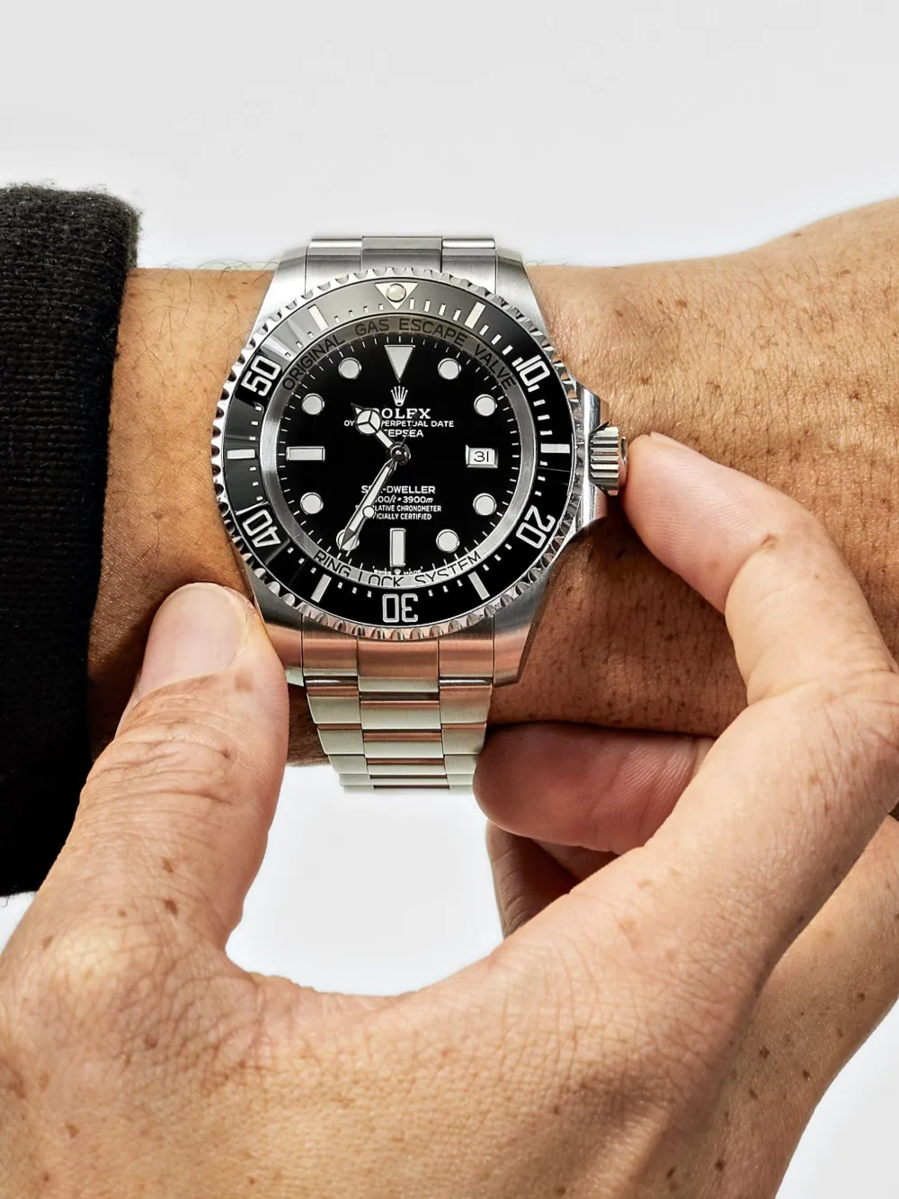 Rolex 2018 pre-owned Sea-Dweller 44mm | Pre-Owned | Image 2