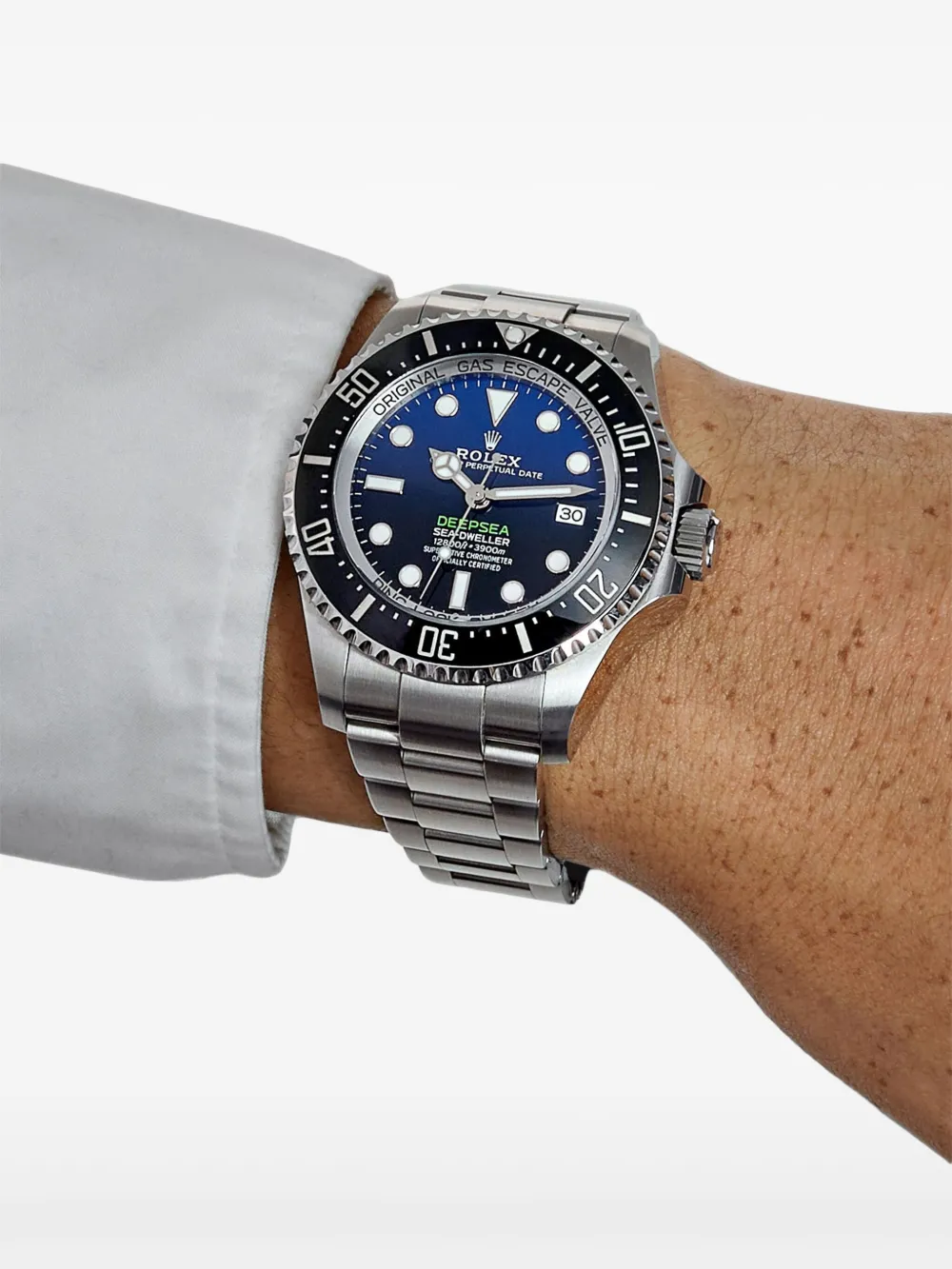 Rolex 2022 pre-owned Sea-Dweller 44mm | Pre-Owned | Image 2