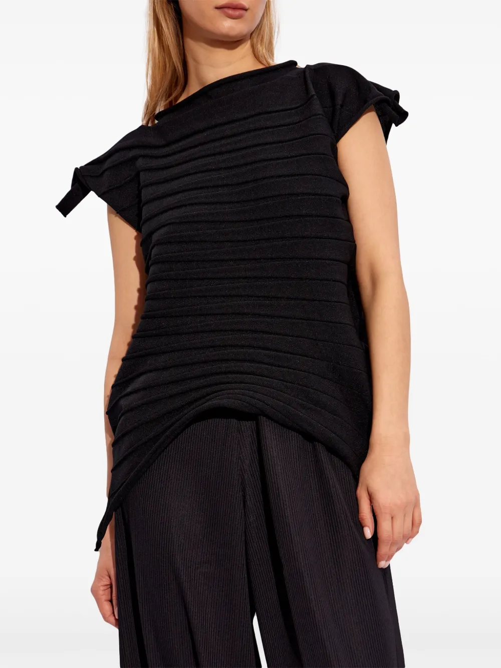 Pleats Please Issey Miyake Top met asymmetrische streep Zwart