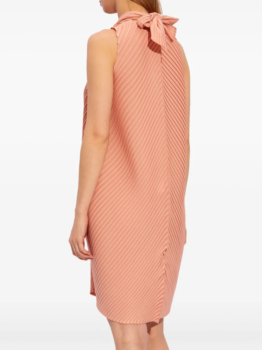 Issey Miyake Plissé mini-jurk met halternek Oranje