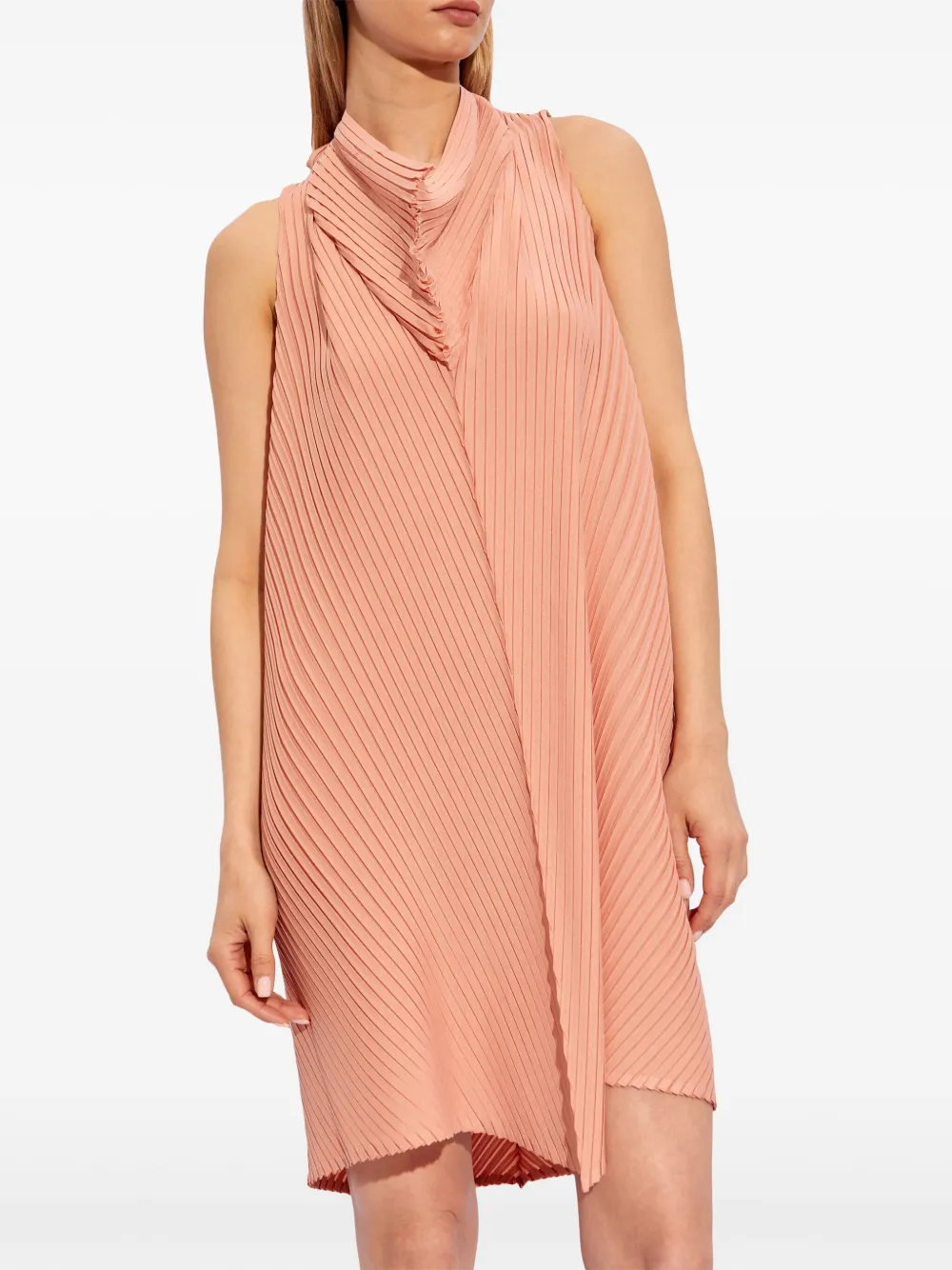 Issey Miyake Plissé mini-jurk met halternek Oranje