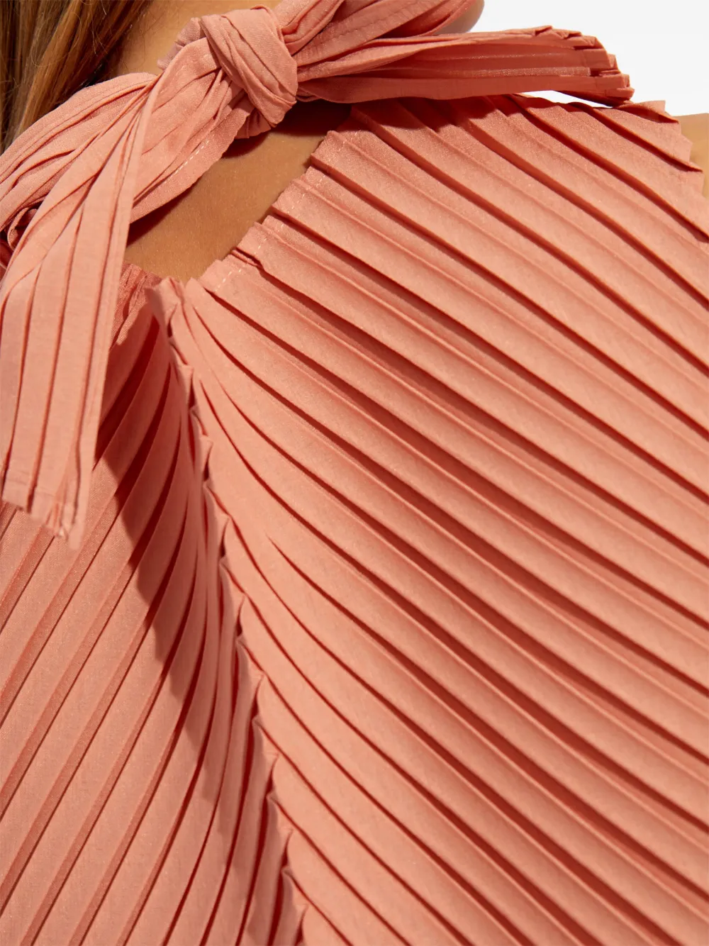Issey Miyake Plissé mini-jurk met halternek Oranje